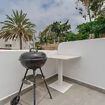 דירה Beautiful With Large Terrace Close To The