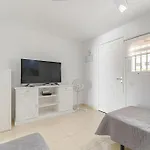 Beautiful With Large Terrace Close To The דירה *