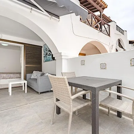 דירה Beautiful With Large Terrace Close To The *