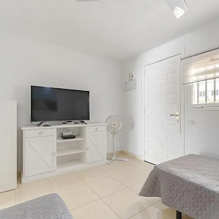 Beautiful With Large Terrace Close To The Apartment *
