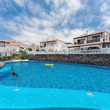 Beautiful With Large Terrace Close To The * ארונה